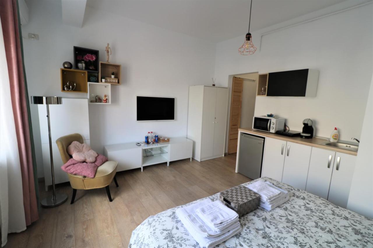 Lovely City Center Apartment - Free Minibar Bukarest Exterior foto