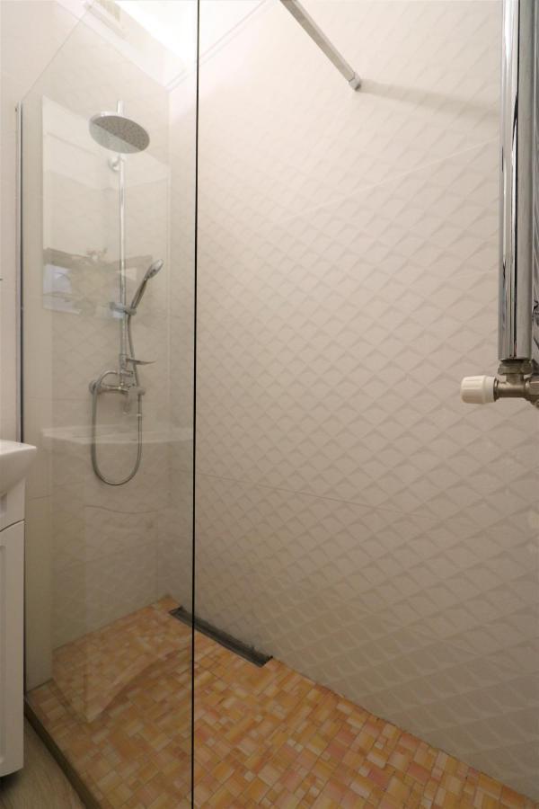 Lovely City Center Apartment - Free Minibar Bukarest Exterior foto
